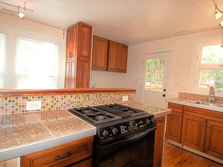 8709 Chapel Hill Rd — Photo 5