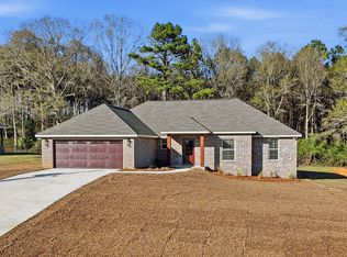 76 Meadow Breeze Dr, Sumrall, MS 39482