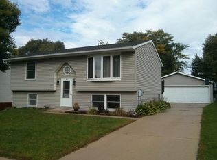 741 30th St NE, Rochester, MN 55906