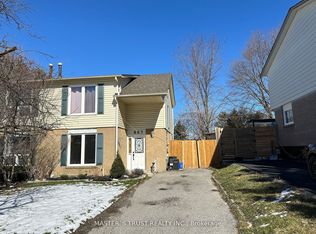 802 Greenfield Cres, Newmarket, ON L3Y 3B3