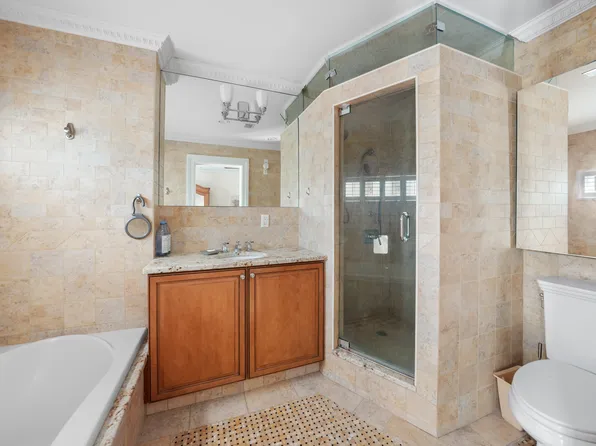 336 West 23rd Street image 11 of 25