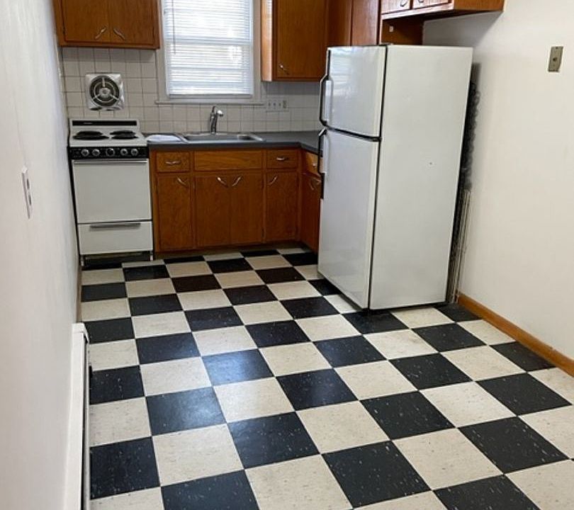 Eat In Kitchen