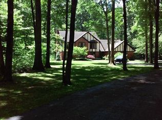 5698 Whispering Oaks Dr, Howell, MI 48855