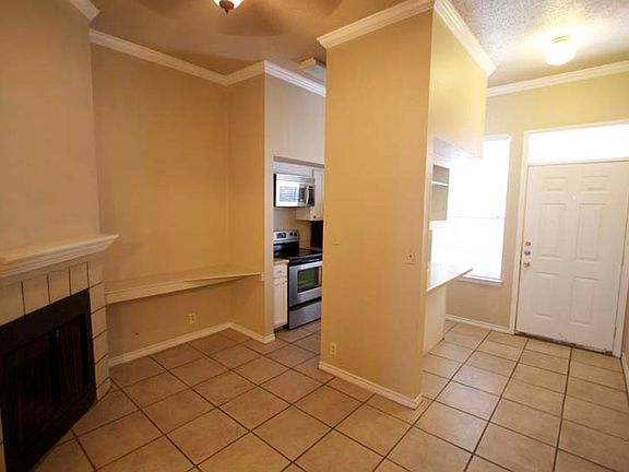 3rd image of 2814 Nueces St APT 208