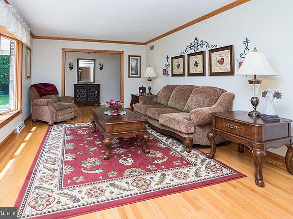 4th image of 250 Emelia Dr