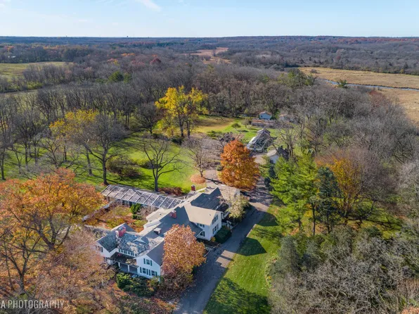 332 Sutton Rd, Barrington Hills, IL 60010