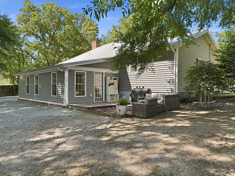 1425 Central Dr — Photo 47