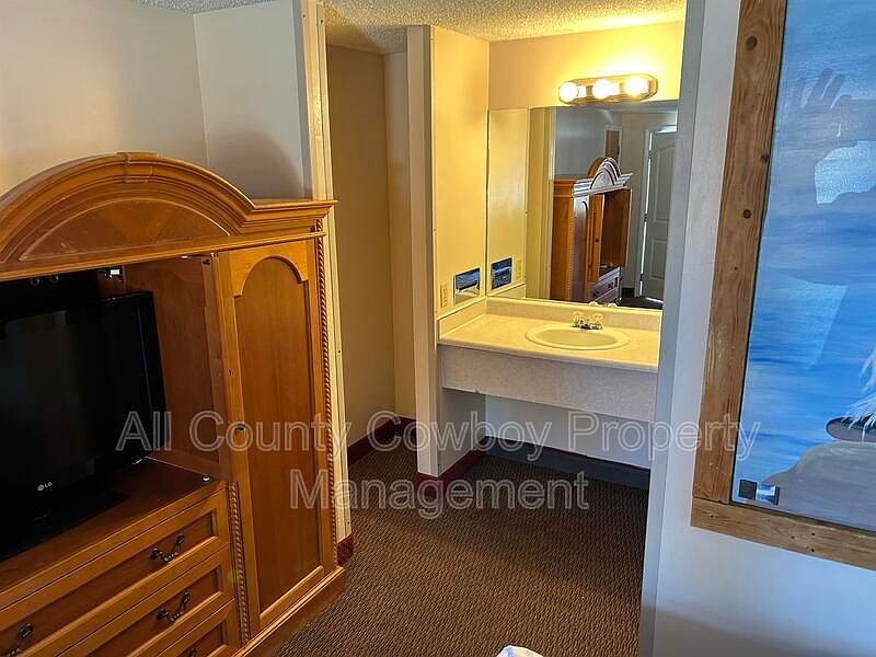1st image of 960 N 3rd St #31