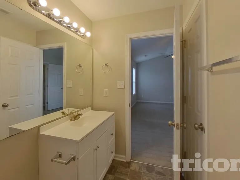 4504 Valendra Dr — Photo 8