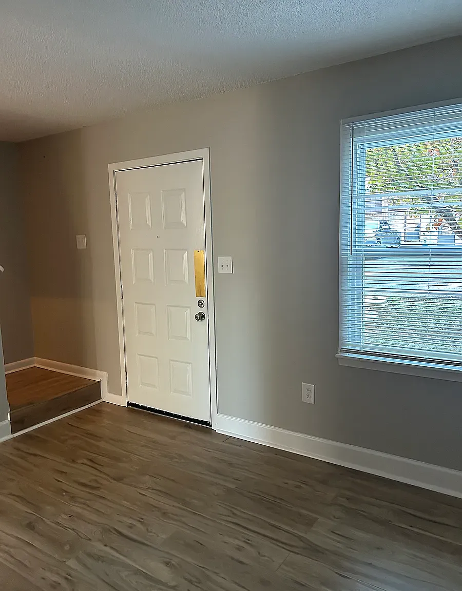 2 bed, 1.5 bath, 1100 sqft, $1,300 — Photo 3