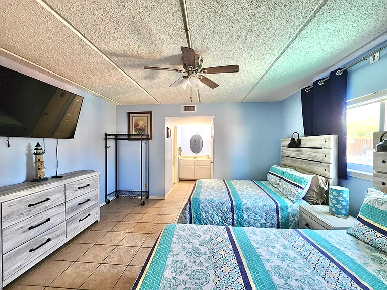 132 E Gardenia St #1 — Photo 8