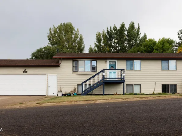 117 7th Ave NW, Watford City, ND 58854