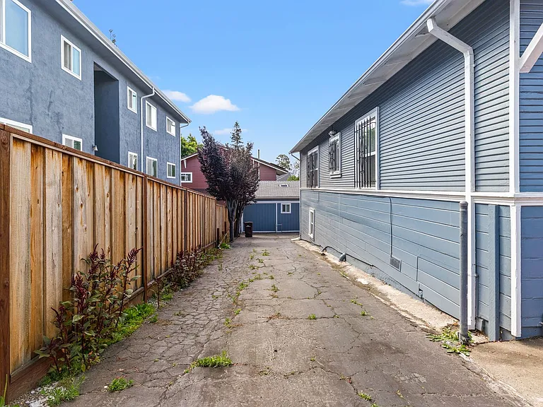 3318 Maple Ave — Photo 18