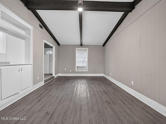 4th image of 185 Monaco Ct