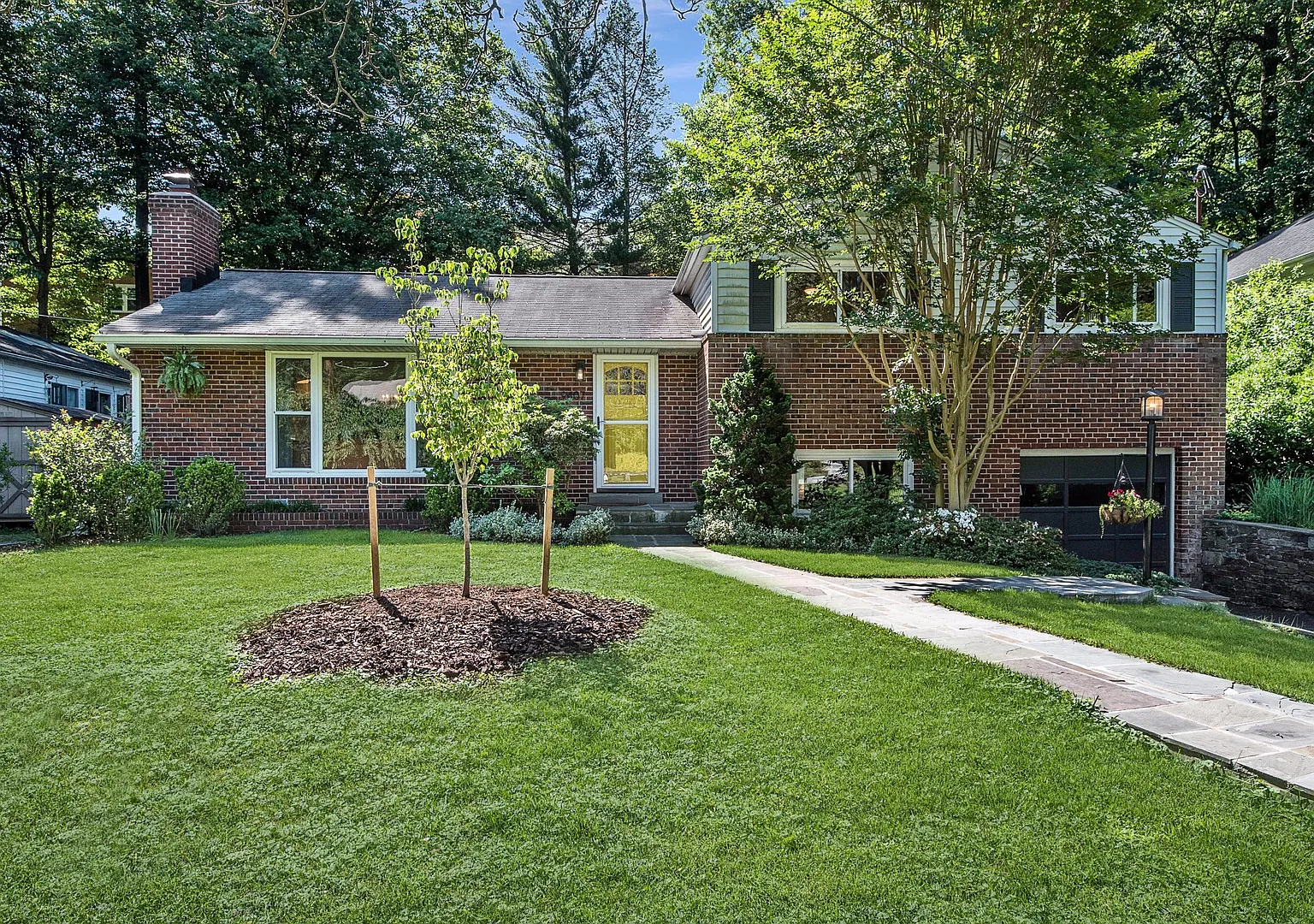 3 Bed 2.5 Bath - Silver Spring Split Level - Steps from Sligo Creek — Photo 1