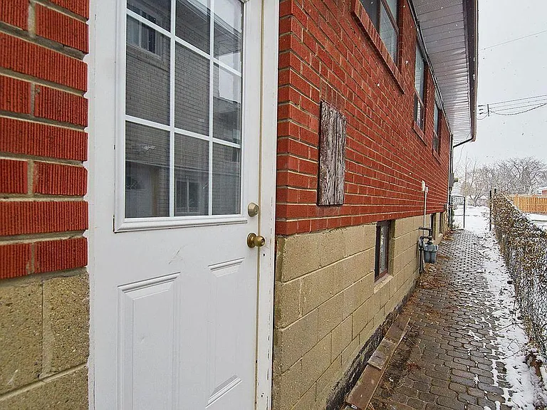 61 Darlingside Dr — Photo 17