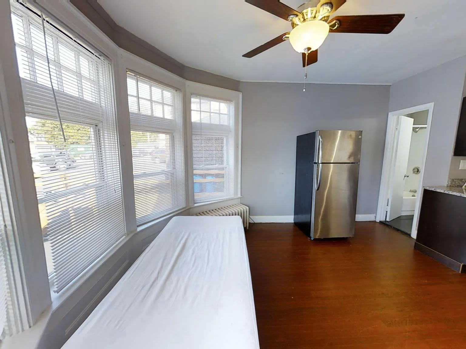 Studio, $1,300 — Photo 2