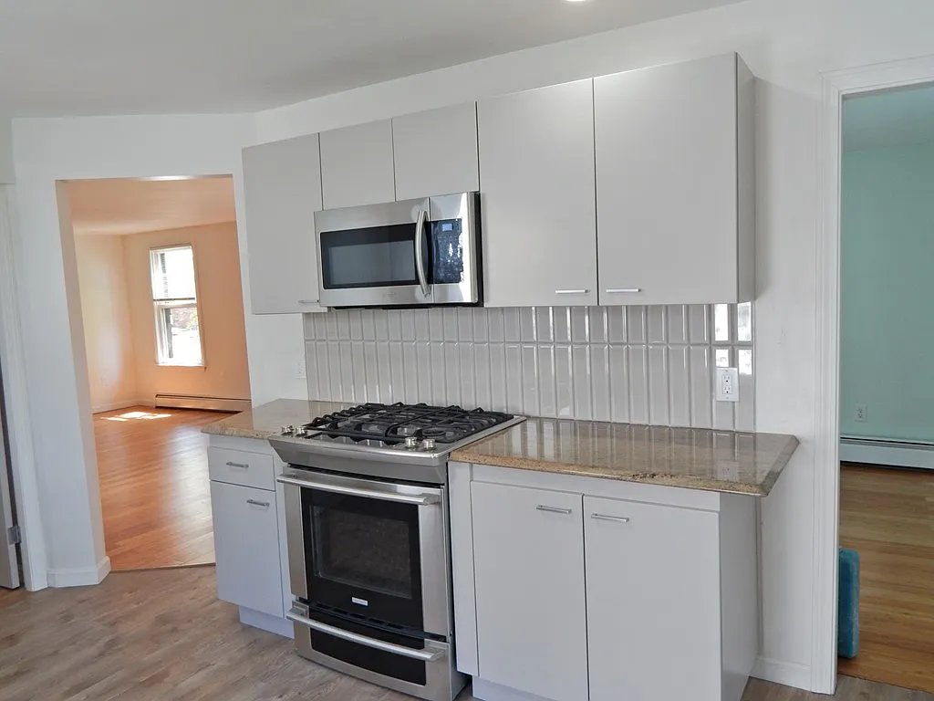 2 bed, 800 sqft, $2,700 — Photo 4
