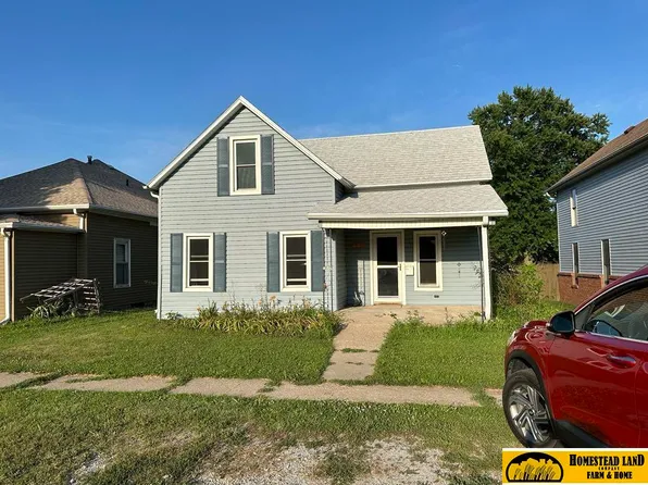 204 S 11th St, Wymore, NE 68466