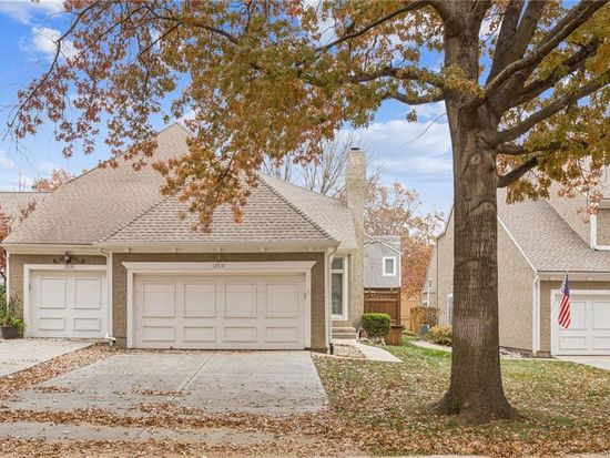 12537 Broadmoor St, Overland Park, KS 66209