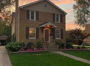 20 Iroquois Dr, Clarendon Hills, IL 60514