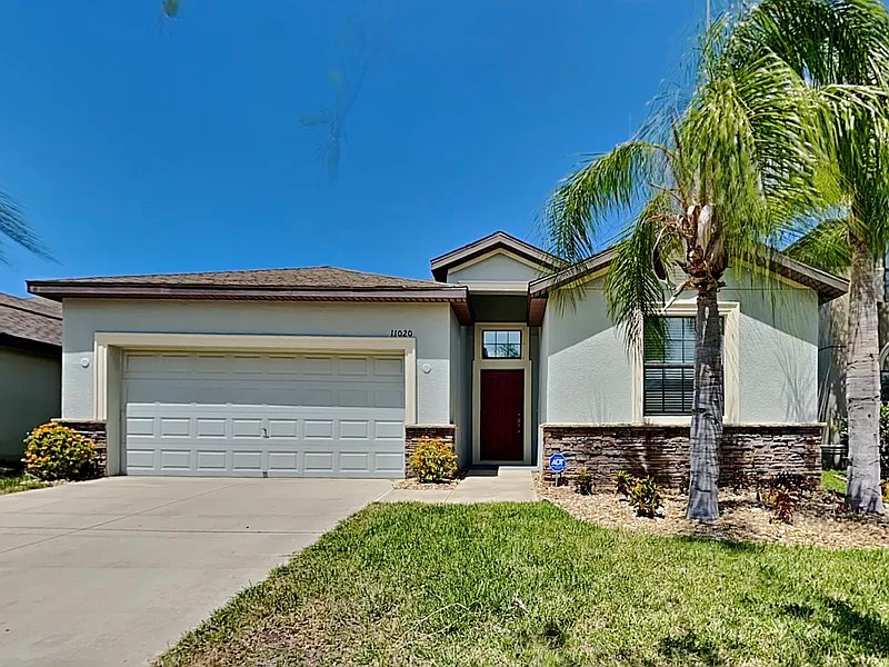 4 bed, 3.0 bath, 2023 sqft, $2,650 — Photo 1