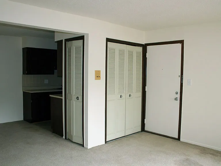 300 N Crooks Rd #304 — Photo 4