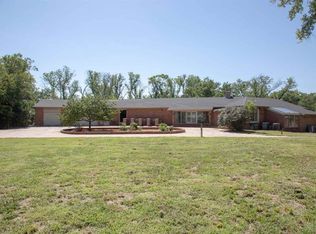 2001 N Essex Heights Rd, Halstead, KS 67056