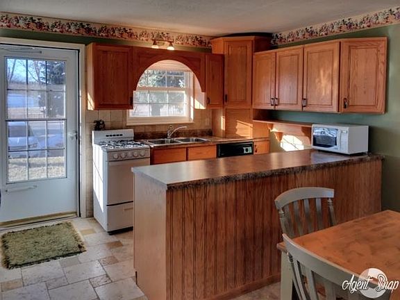 4th image of 1800 Country Club Dr Unit 121