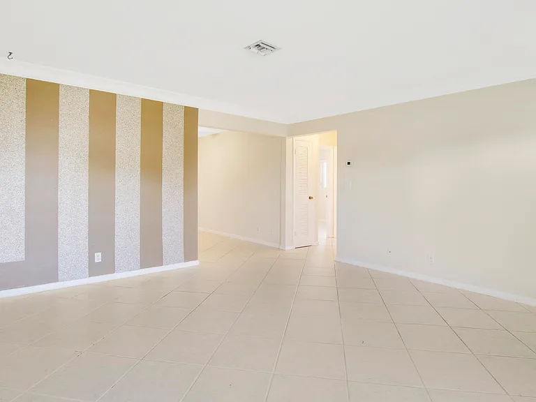 527 W Jasmine Dr — Photo 9