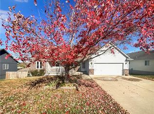 300 SW 24th St, Oak Grove, MO 64075