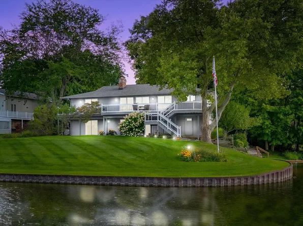 360 Highland Ct, Plainwell, MI 49080