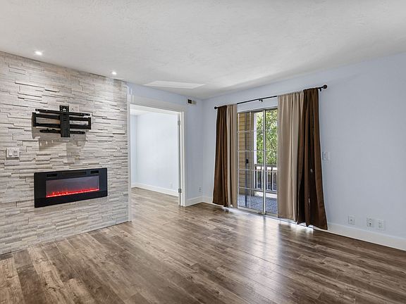 4th image of 1206 E Waterside Cv S #21