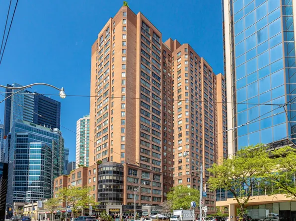 633 Bay St, Toronto, ON