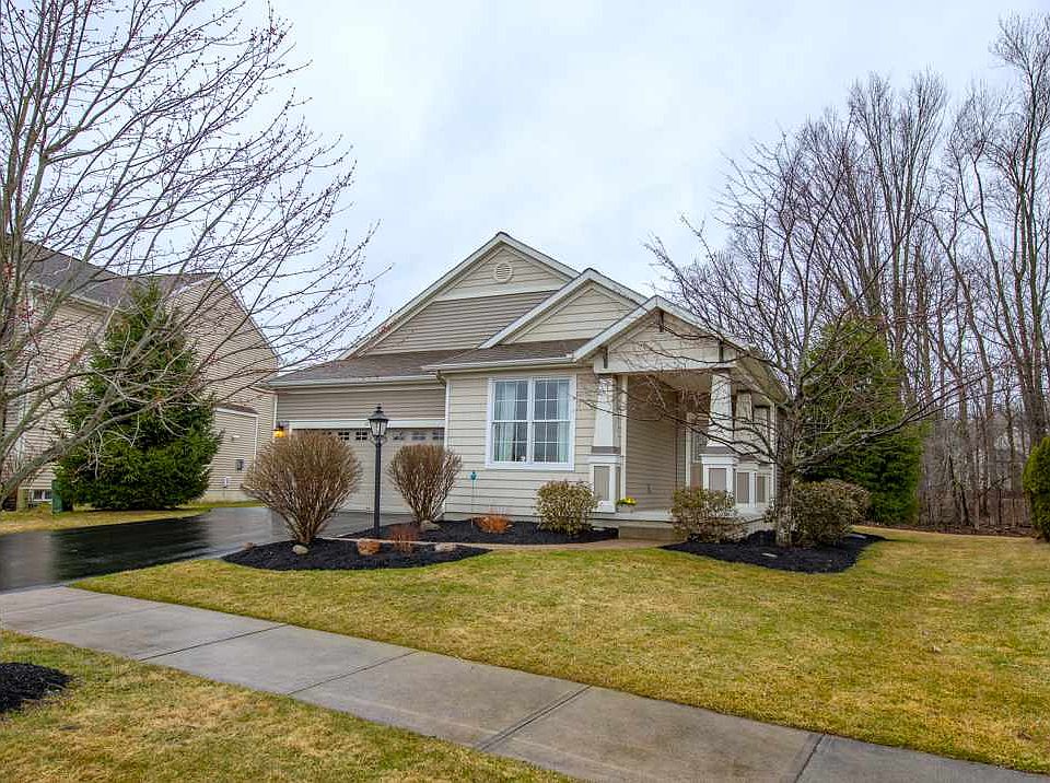 1st image of 10 Sienna Dr