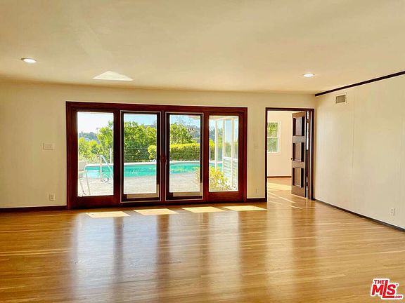 3rd image of 829 Glenmere Way