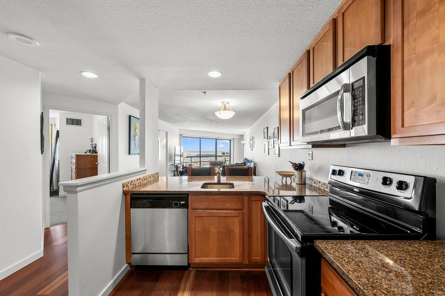 1 bed, 801 sqft, $2,395 — Photo 4