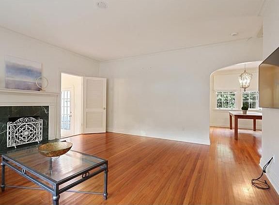 5th image of 10 Beverly Garden Dr