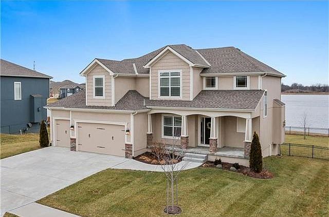 109 SW Shores has over $65,000 in BUILDER upgrades!  Premium lot backing to 30 acre lake, too!