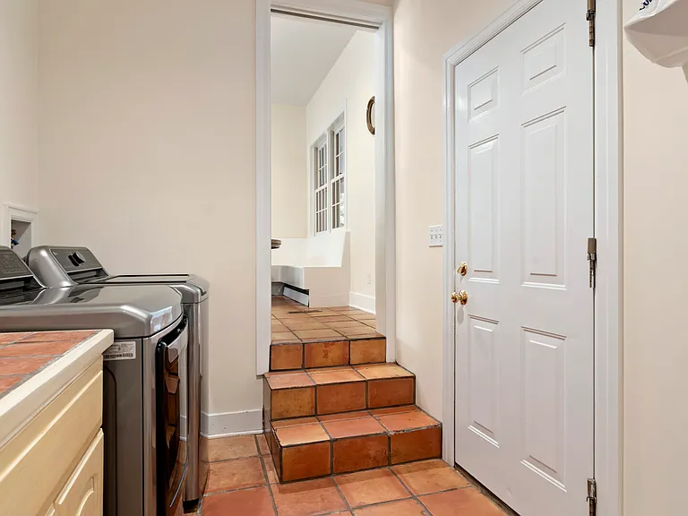 16 Alexis Ct — Photo 29