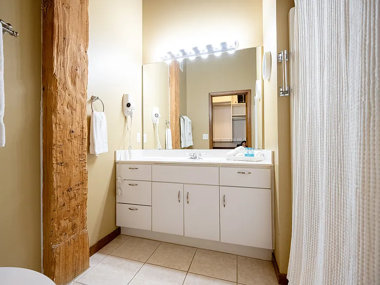 110 N Harbor Dr #104 — Photo 18