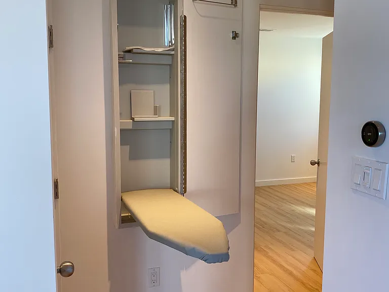 2054 Blake Ave #1/2 — Photo 9