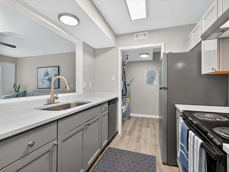 The Grove Apartments — Photo 7