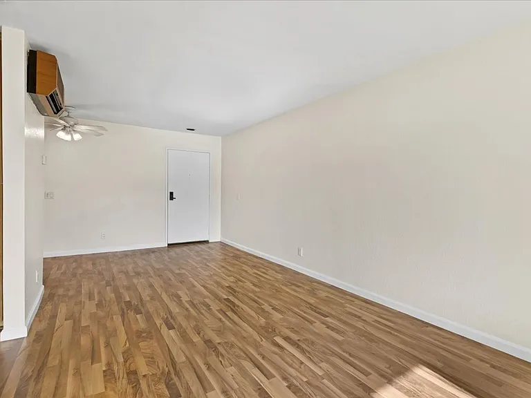 6350 Genesee Ave — Photo 7