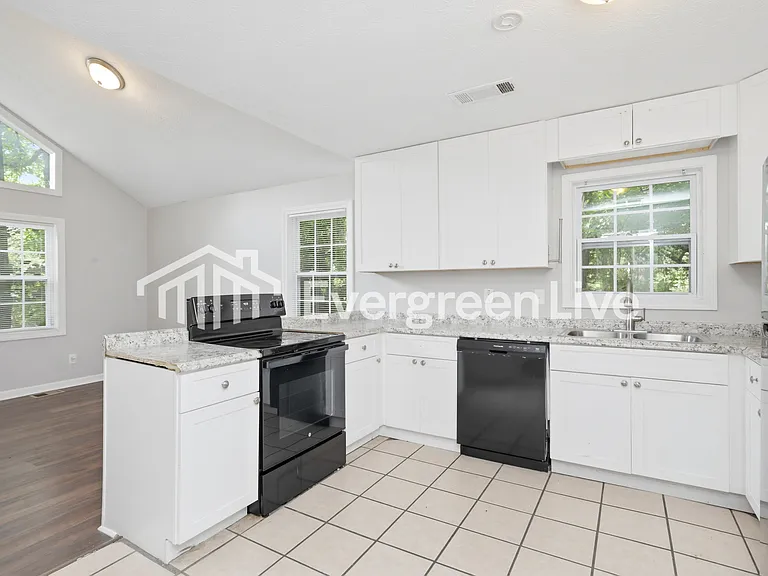 4425 Marjorie Rd — Photo 5