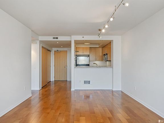 4th image of 750 Van Ness Ave #706