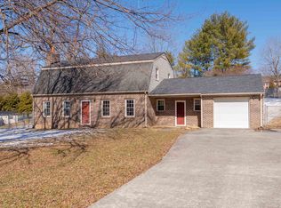 1233 Collins Dr, Pulaski, VA 24301