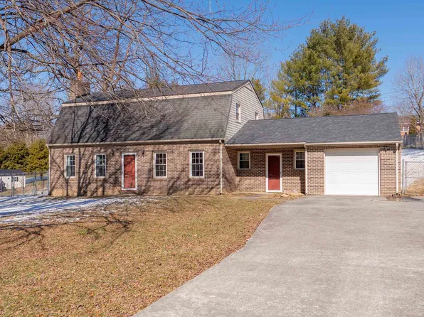 1233 Collins Dr, Pulaski, VA 24301