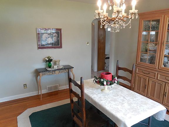 5th image of 120 Forest Park Dr