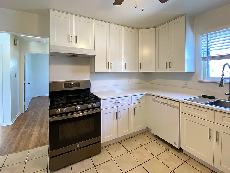 1310 S Newton St — Photo 4